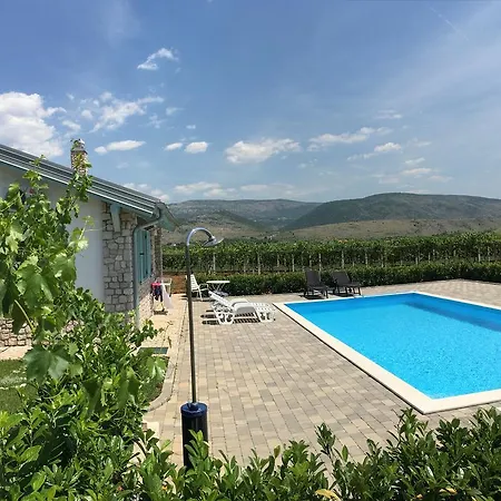 Nature House Buna